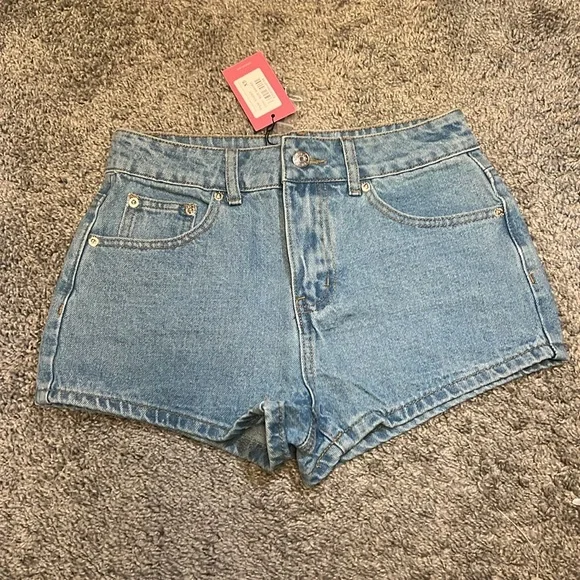 Jean shorts with heart pockets and white bows - Picture 4 of 4